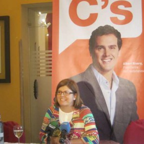 Rueda de prensa de la candidata Victoria Domínguez