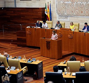 La Asamblea de Extremadura aprueba la declaración de Ciudadanos (C’s) a favor de la unidad de España.