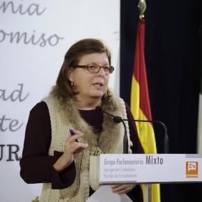 Victoria Domínguez: No puede haber una subida de impuestos en Extremadura en 2016.