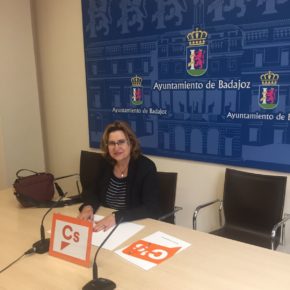 Julia Timón lamenta la ausencia de diálogo por parte de PSOE y Podemos y les anima a trabajar por los pacenses