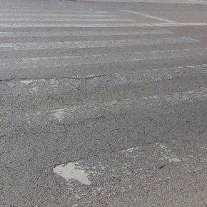 Ciudadanos Almendralejo alerta de caída de cornisas y mala señalización de pasos de peatones en la localidad