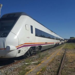 Victoria Domínguez: “No es de recibo que en agosto sigan las averías y retrasos en los trenes extremeños"