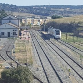 Victoria Domínguez: “No se puede jugar con la seguridad de los viajeros por el mal funcionamiento de los trenes extremeños”